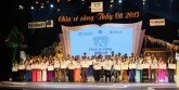 Thầy cô cắm bản rưng rưng nhận bó hoa rừng